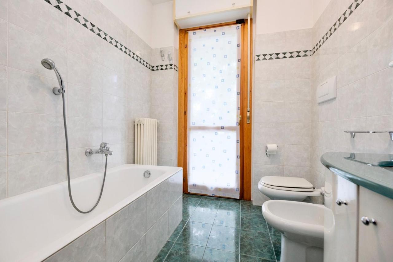 Bergamo Centro Elegante Appartamento Luaran gambar