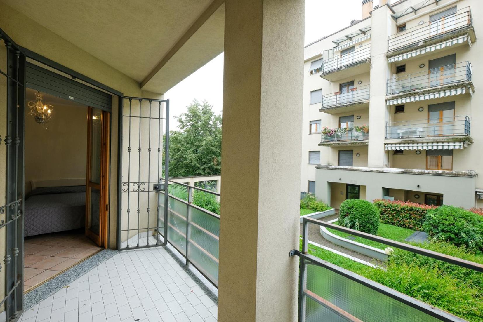 Bergamo Centro Elegante Appartamento Luaran gambar