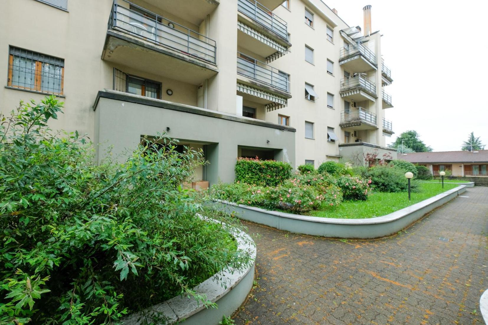 Bergamo Centro Elegante Appartamento Luaran gambar