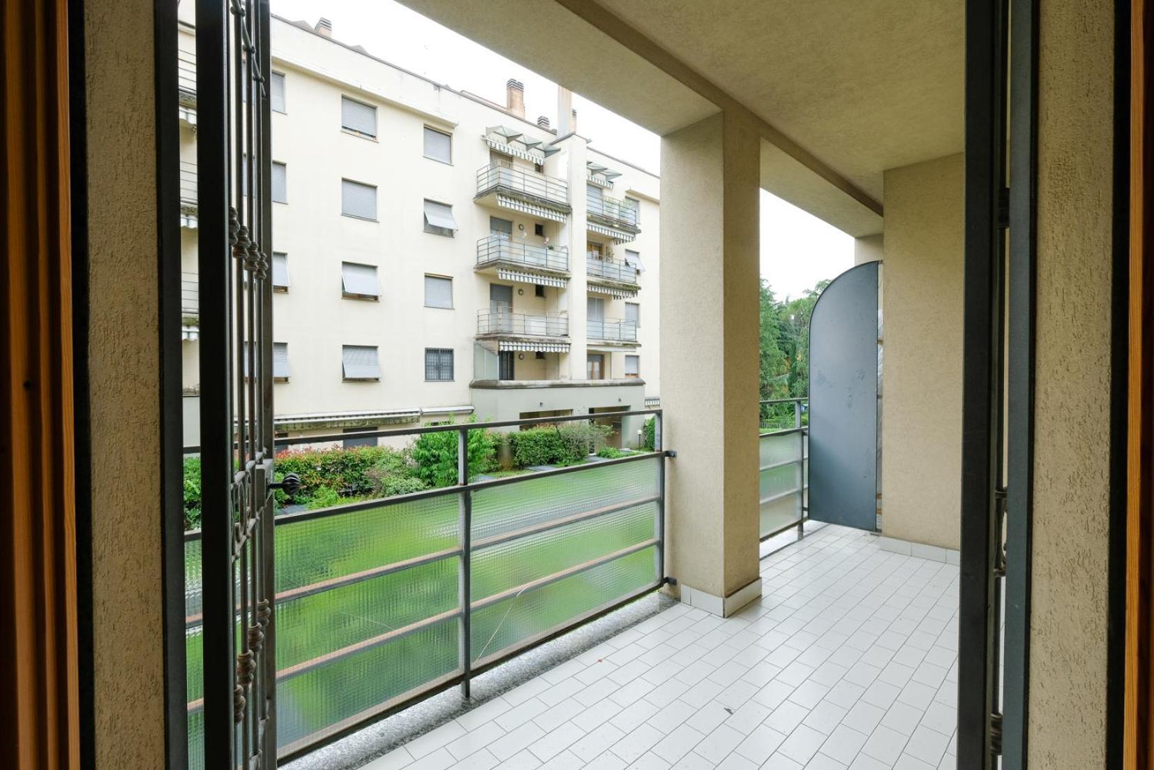 Bergamo Centro Elegante Appartamento Luaran gambar